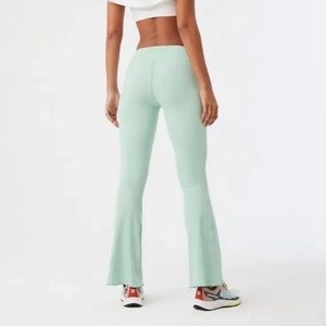 NWT outdoor voices Rib flare pants Size S